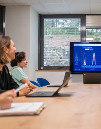 Calibsun-a-propos-equipe-en-réunion