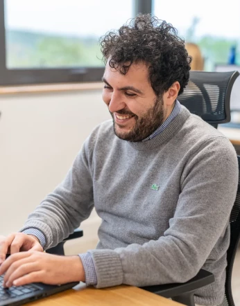 Calibsun-a-propos-employe-a-son-bureau